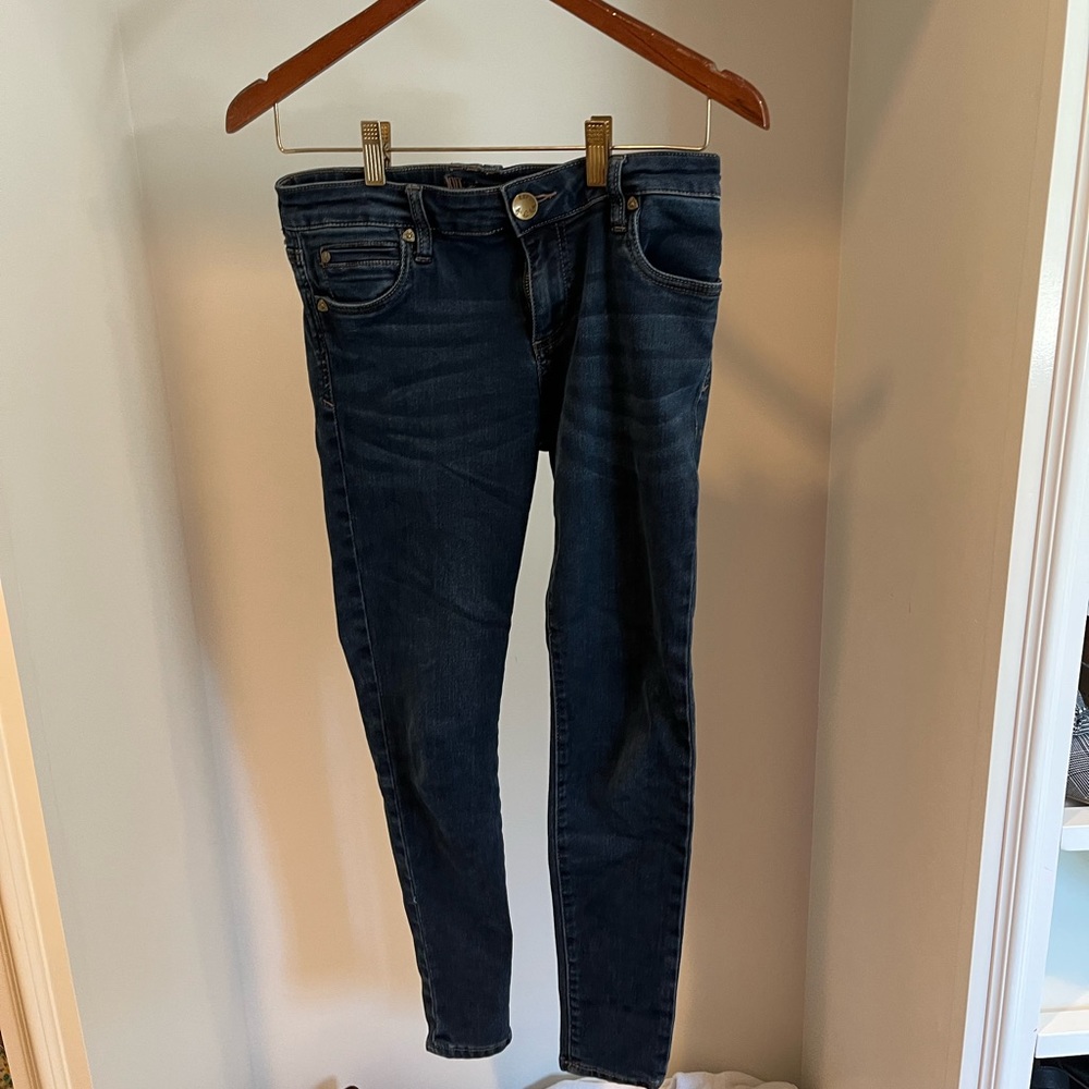 Women’s dark wash skinny jeans